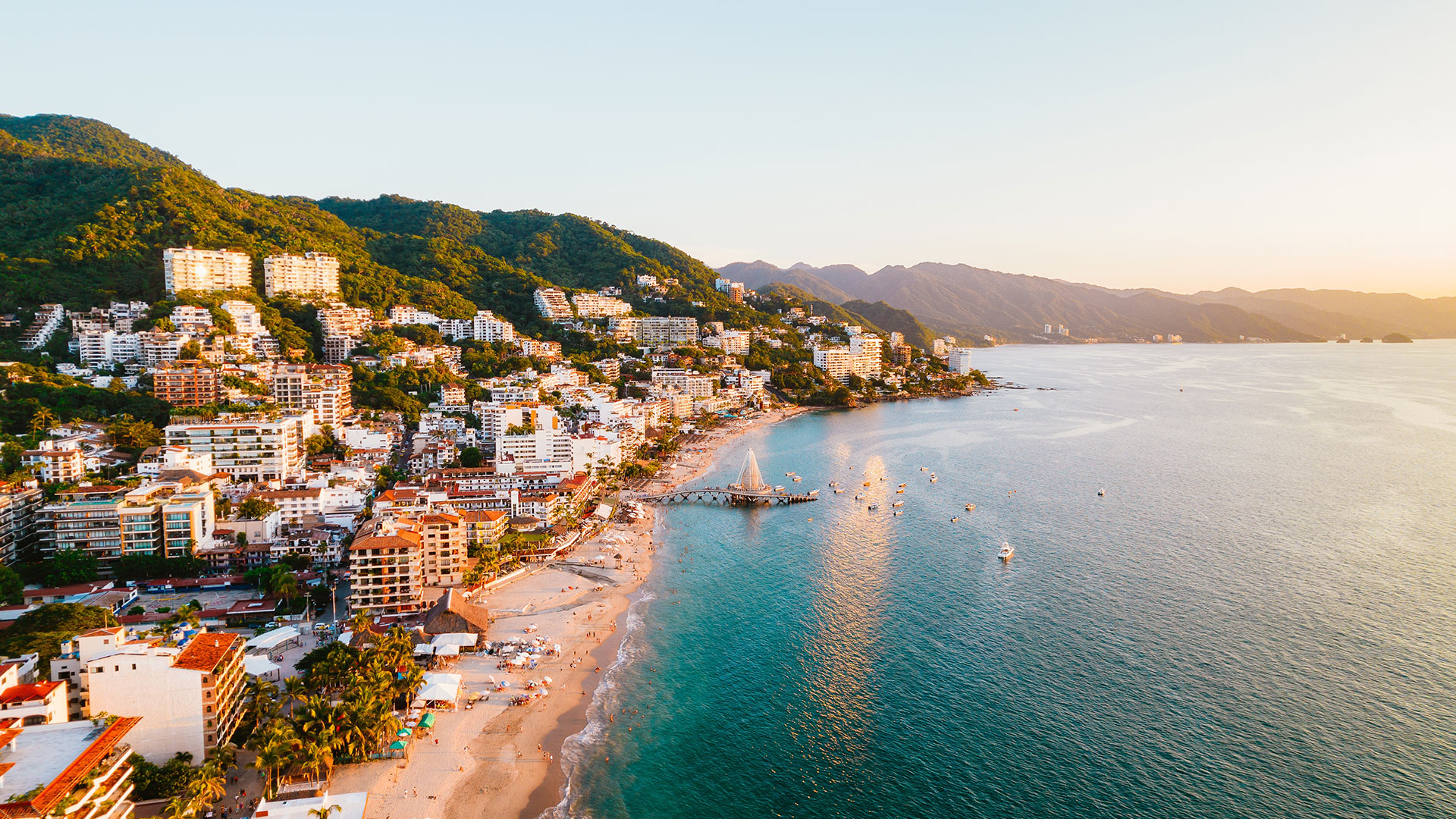 Mar, playa y montaña en Puerto Vallarta